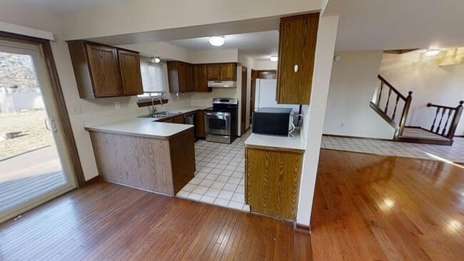 Photo - 2872 Elmwood Ave