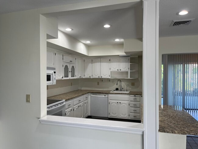 Photo - 346 Yorktowne Cir