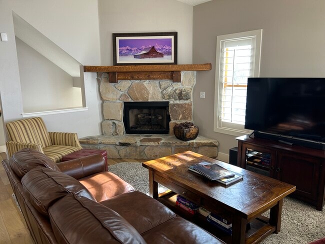 Building Photo - 1975 Paddington Dr Unit 1975