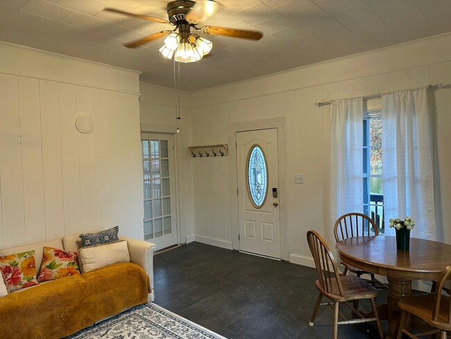 Photo - 302 Catawba Ave