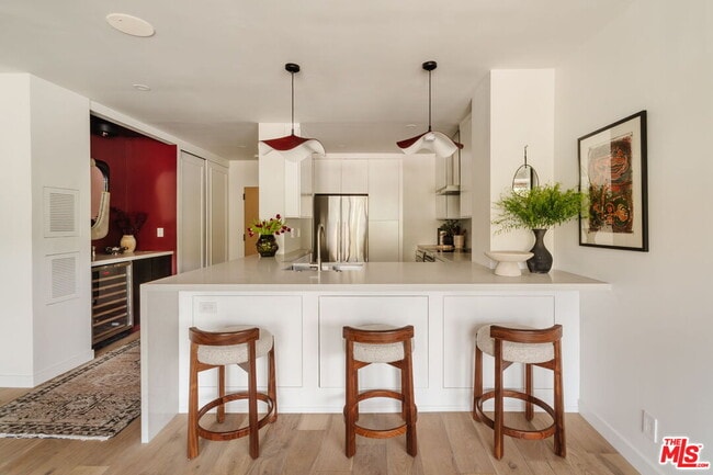 Building Photo - 999 N Doheny Dr Unit 1003 Rental