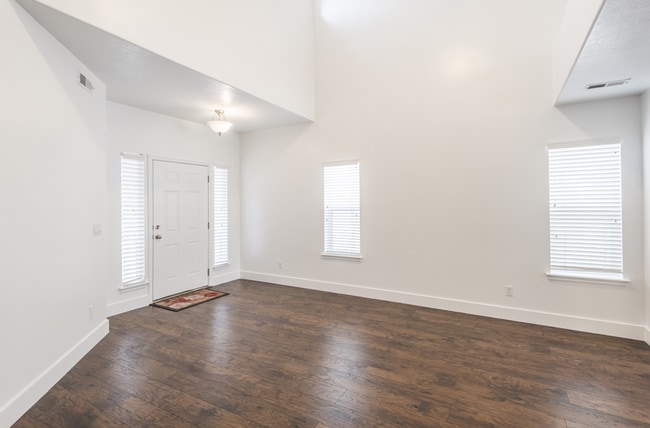 Photo - 646 E 1590 S