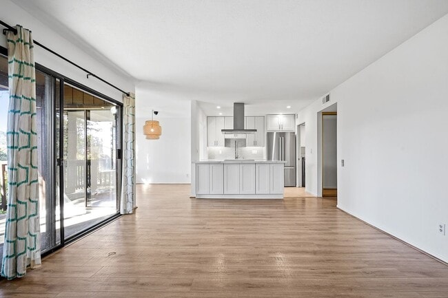 Photo - 3338 La Mesa Dr Unit 2-2