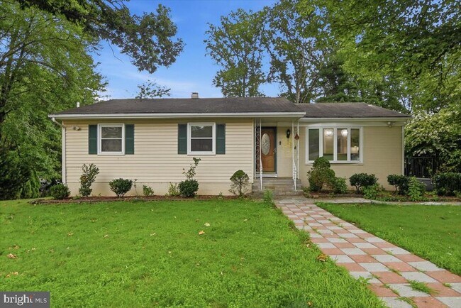 Photo - 131 Casmar St SE
