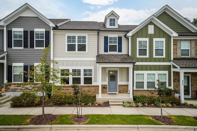 Building Photo - Three Bedroom Home