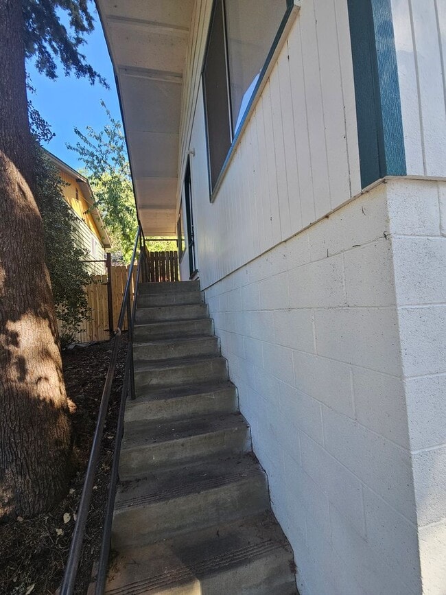 Photo - 635 S 5th St