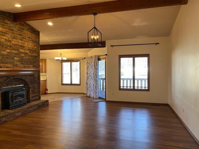 Photo - Head-turning Style, Extraordinary Location.