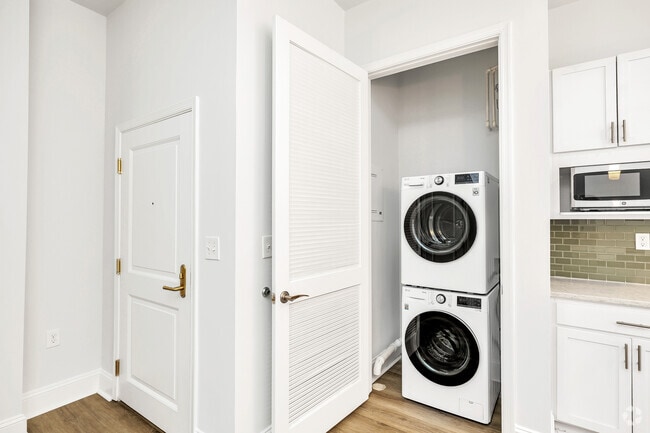 1BR, 1BA - 670SF - The Alexander - Laundry