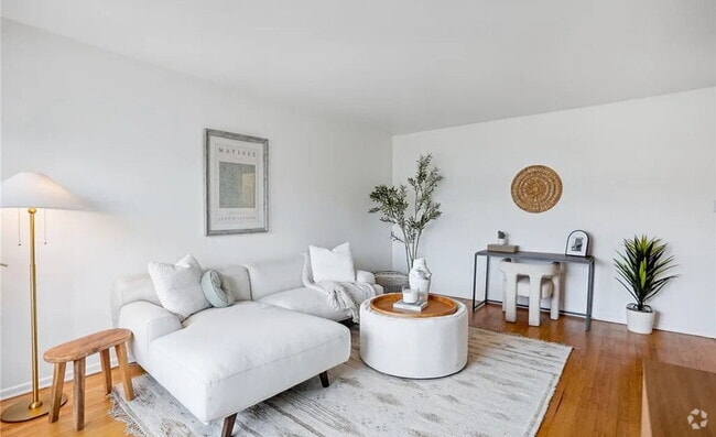 Building Photo - "Charming 1-Bedroom Santa Monica Retreat w... Rental