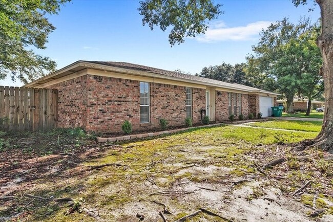 Photo - 2315 Robert Dr