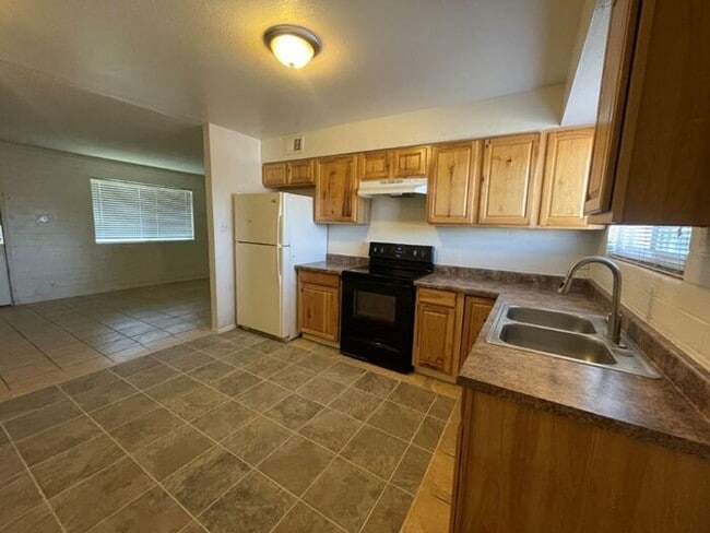 Photo - 4821 E Willetta St