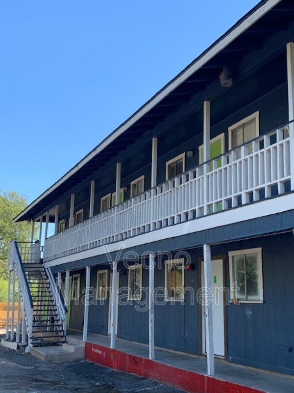 Building Photo - 102 E Cheryl Dr Unit 6