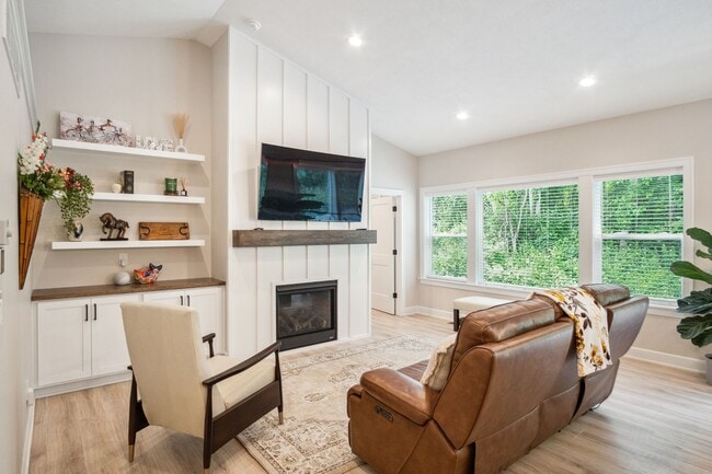 Photo - 6195 Hilltop Ct