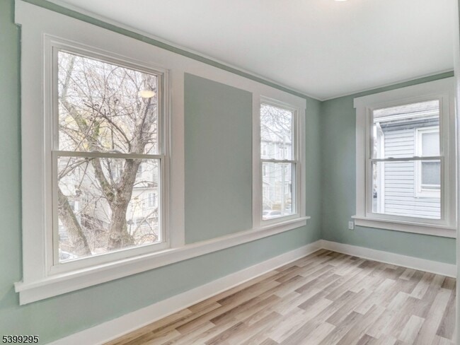 Photo - 258 Amherst St Unit 2nd Floor Rental