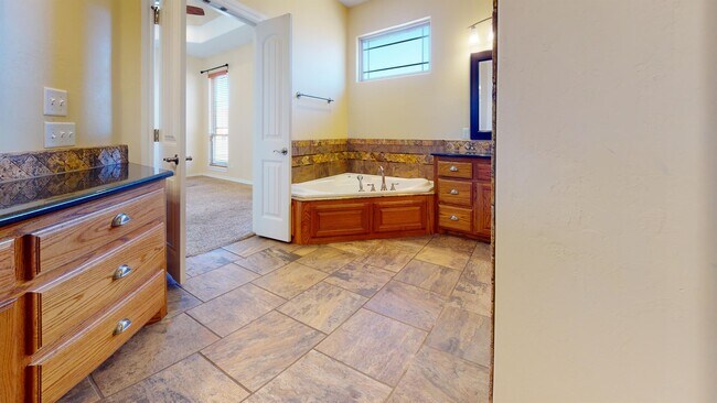 Photo - 1004 Waverly Way