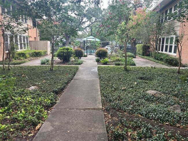 4020 Blue Bonnet Blvd