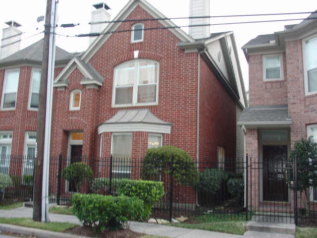 Building Photo - 2108 Gillette St