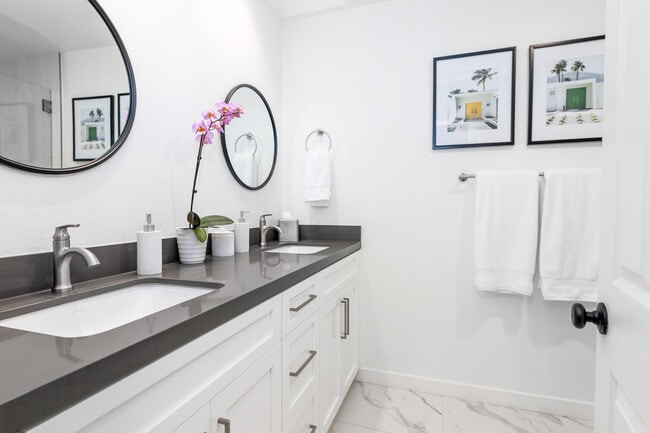 Photo - 117 Trento Cir