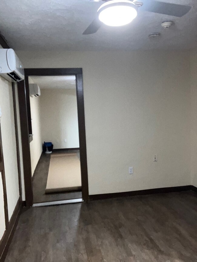 Photo - 101 E 6th St