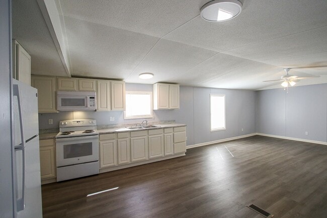 Photo - 351 Green Oaks Ct