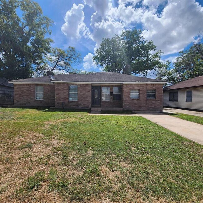 1414 Roper St Rental House Rental in Houston, TX