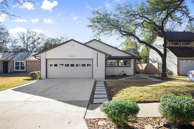 Building Photo - 9717 Anderson Village Dr