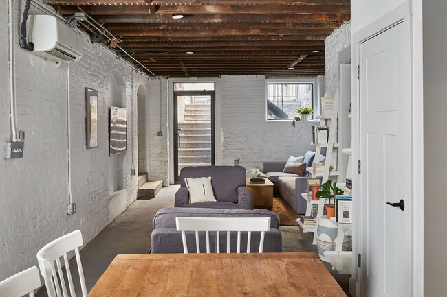 Photo - Common Hamilton (Furnished Rooms)