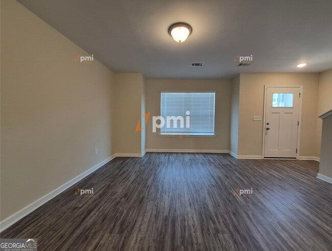 4438 Pinscher St