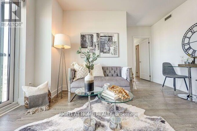 Photo - 2550 Simcoe St N Unit 1207