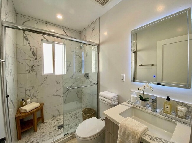 Photo - 3207 W 3rd St