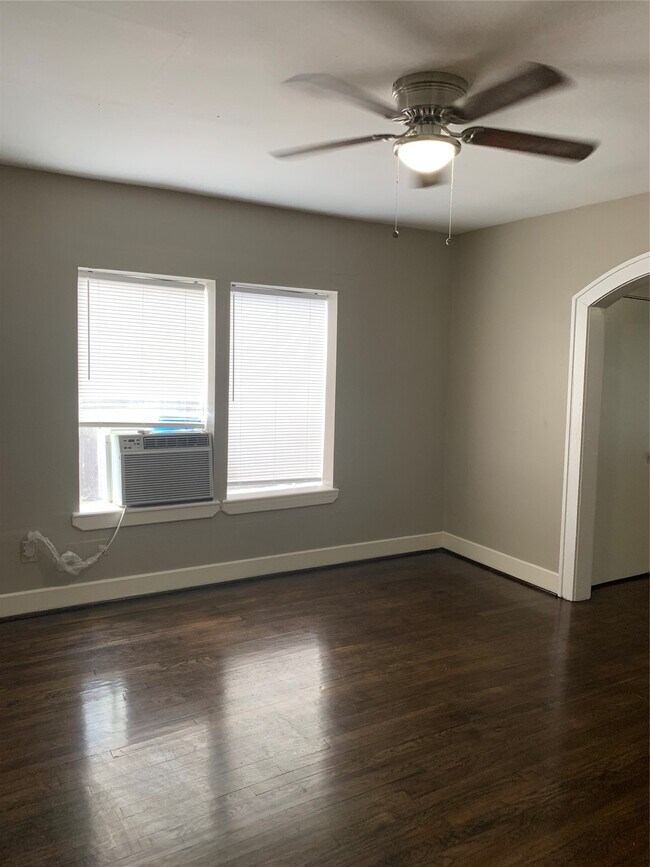 Photo - 2112 Berry St