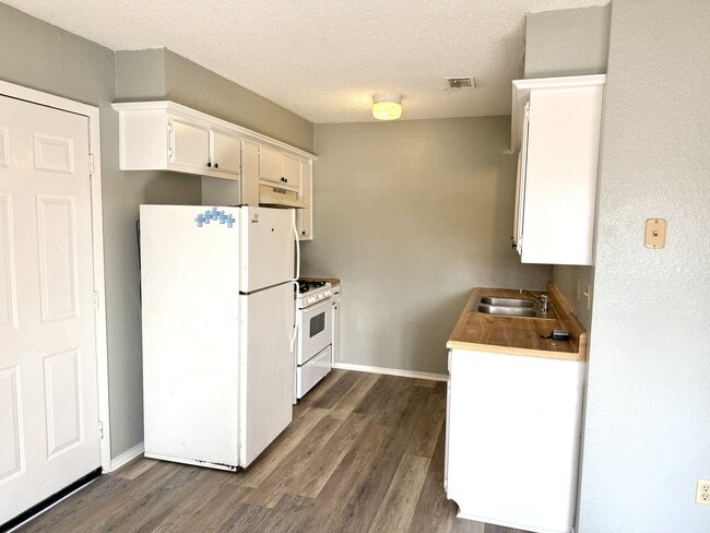 Photo - 8 W Cumberland