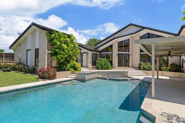 Photo - 10811 Royal Park Dr