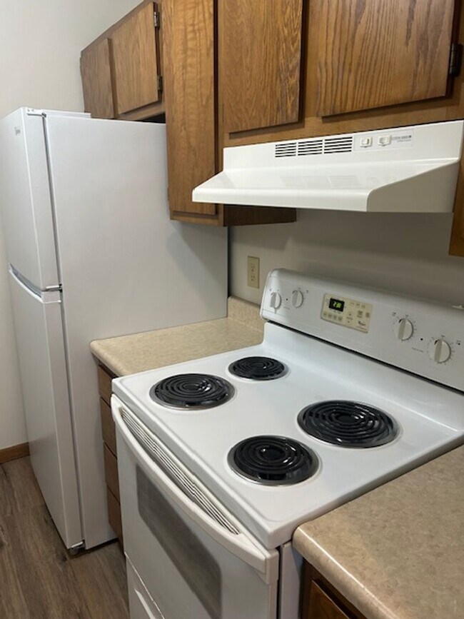 Photo - 2 bedroom 1 bath, middle floor apartment w... Unidad 17