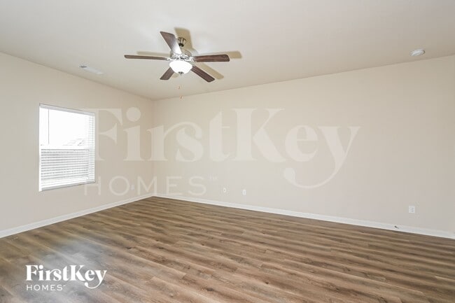 Photo - 323 Darling Ln