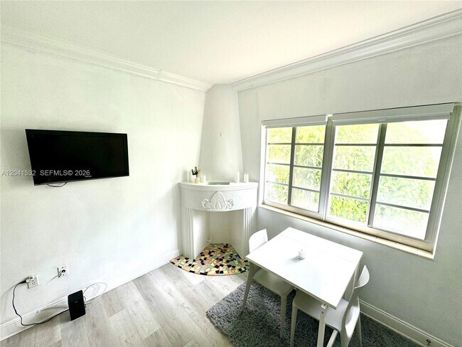 Photo - 1341 Meridian Ave Unit 204