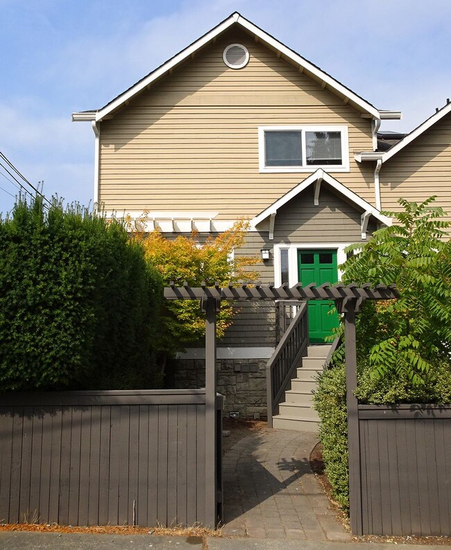 Photo - 657 W Emerson St
