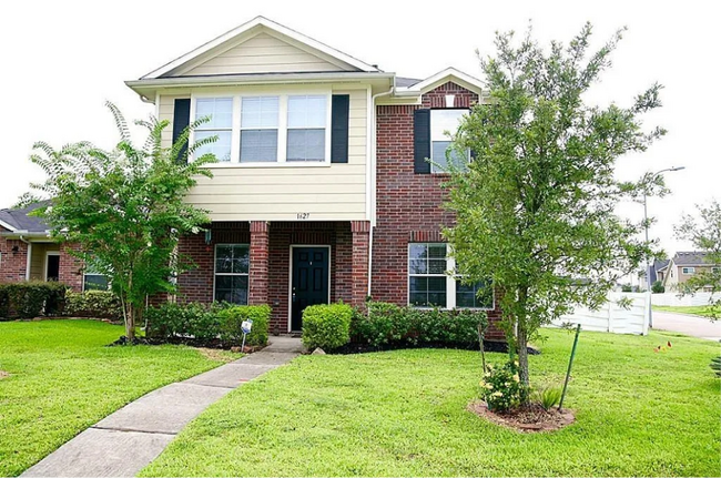 Building Photo - 1627 Royal Chase Dr