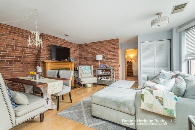 Photo - 103 Gainsborough St Unidad 407