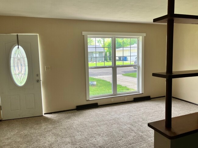 Photo - 106 Village Dr