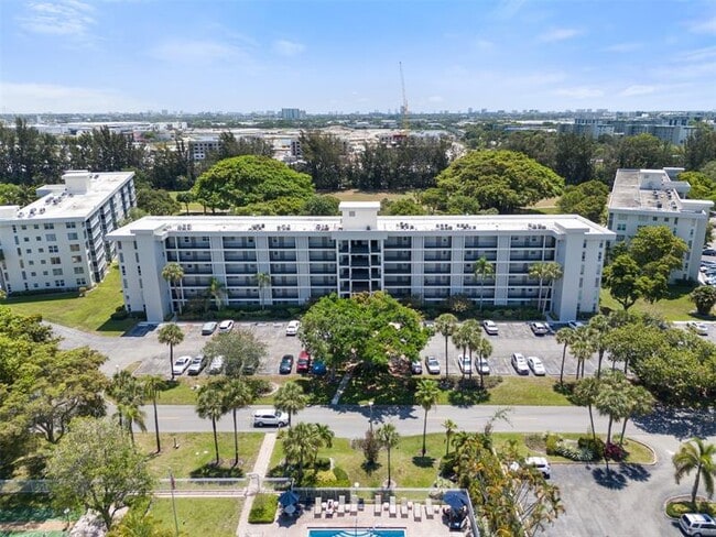 Building Photo - 2650 S Course Dr Unit 409