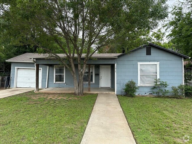 Building Photo - 3917 Roselawn Dr Rental