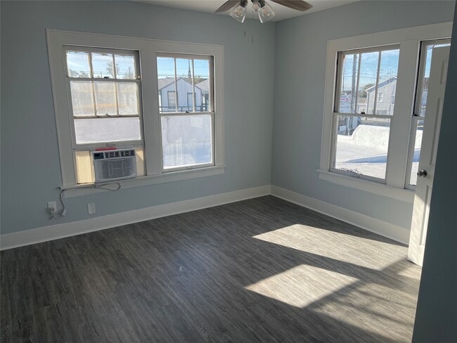 Building Photo - 5202 Ave S