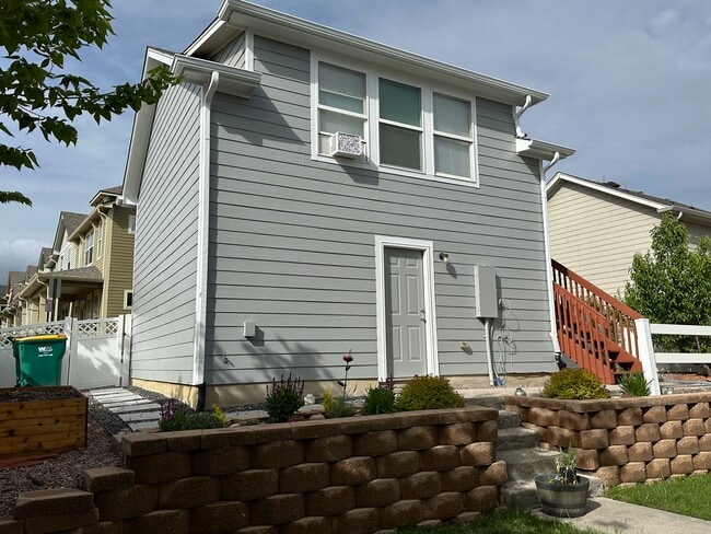 Building Photo - 2264 Saint Paul Dr Unit B