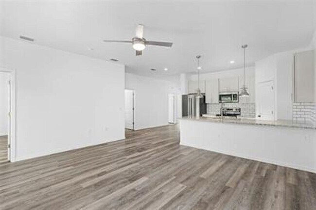 Photo - 1308 Saxony Cir