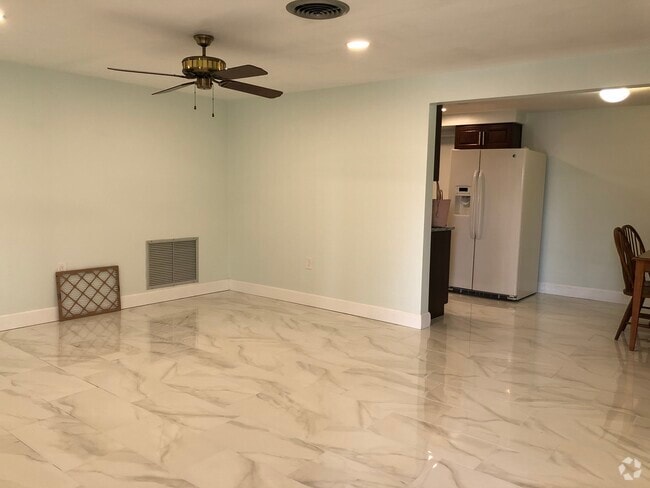 Building Photo - 5121 Dove Dr Unit Studio rental