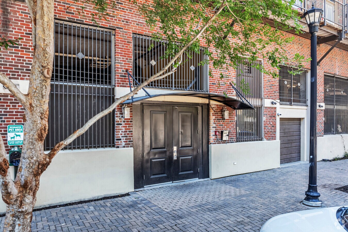 2205 Mckinney St - Entrance - Herrin Lofts