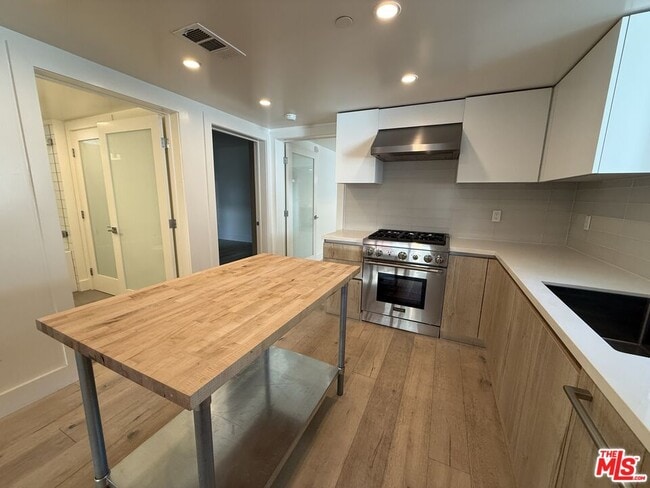 Photo - 8210 Fountain Ave Unit 103