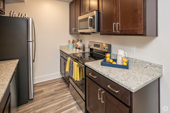 Studio, 1BA - 415SF