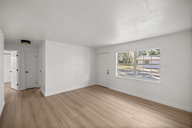 Photo - 411 NE 26th Ct